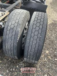 2017 Freightliner CASCADIA 6X4 T/A SLEEPER TRUCK