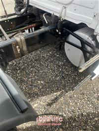 2017 Freightliner CASCADIA 6X4 T/A SLEEPER TRUCK