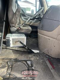 2017 Freightliner CASCADIA 6X4 T/A SLEEPER TRUCK