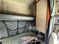 2017 Freightliner CASCADIA 6X4 T/A SLEEPER TRUCK