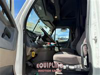 2017 Freightliner CASCADIA 6X4 T/A SLEEPER TRUCK