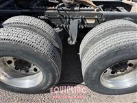 2017 Freightliner CASCADIA 6X4 T/A SLEEPER TRUCK