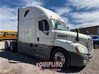 2017 Freightliner CASCADIA 6X4 T/A SLEEPER TRUCK