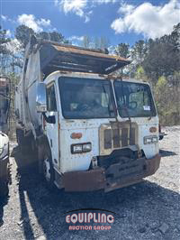 2015 Peterbilt 320. 6x4 T/A GARBAGE TRUCK