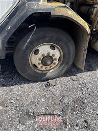 2015 Peterbilt 320. 6x4 T/A GARBAGE TRUCK