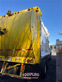 2015 Peterbilt 320 6x4 T/A GARBAGE TRUCK