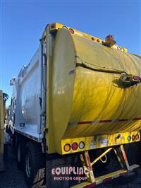 2015 Peterbilt 320 6x4 T/A GARBAGE TRUCK