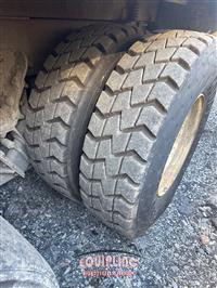 2015 Peterbilt 320 6x4 T/A GARBAGE TRUCK