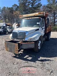 2006 International 4300 4X2 S/A SPREADER TRUCK