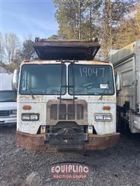 2015 Peterbilt 320 6x4 T/A GARBAGE TRUCK