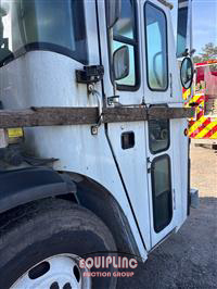 2018 Mack LR633 6X4 T/A SIDE LOAD GARBAG