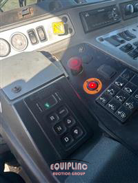 2018 Mack LR633 6X4 T/A SIDE LOAD GARBAG