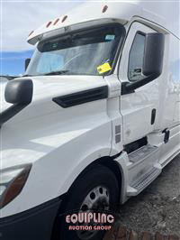 2018 Freightliner CASCADIA 6X4 T/A SLEEPER TRUCK