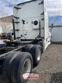 2018 Freightliner CASCADIA 6X4 T/A SLEEPER TRUCK