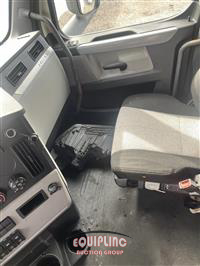 2018 Freightliner CASCADIA 6X4 T/A SLEEPER TRUCK