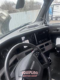 2018 Freightliner CASCADIA 6X4 T/A SLEEPER TRUCK