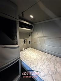 2018 Peterbilt 579 6X4 T/A SLEEPER TRUCK TRAC