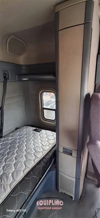 2019 Freightliner CASCADIA 6X4 T/A SLEEPER TRUCK