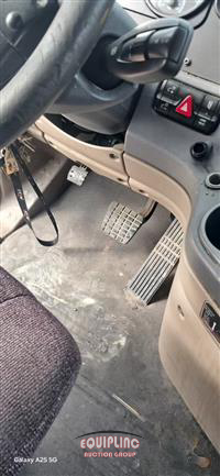 2019 Freightliner CASCADIA 6X4 T/A SLEEPER TRUCK