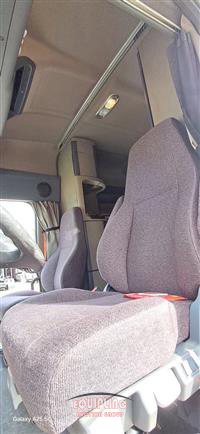 2019 Freightliner CASCADIA 6X4 T/A SLEEPER TRUCK