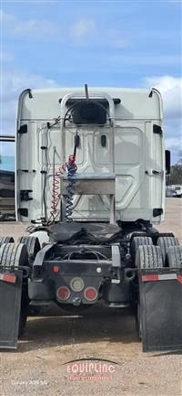 2019 Freightliner CASCADIA 6X4 T/A SLEEPER TRUCK