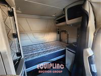 2015 Peterbilt 579 6X4 T/A SLEEPER TRUCK TRAC