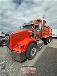 1995 Kenworth T800 TRI/A DUMP TRUCK TRACTOR
