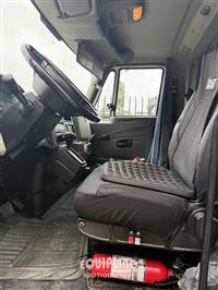 2017 International 4300 4X2 S/A 26FT BOX TRUCK