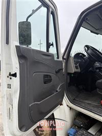 2017 International 4300 4X2 S/A 26FT BOX TRUCK