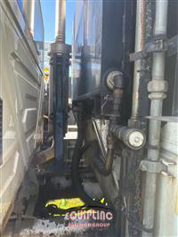 2007 International 7600 6X4 T/A GARBAGE TRUCK