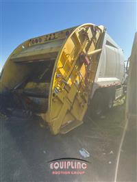 2007 International 7600 6X4 T/A GARBAGE TRUCK