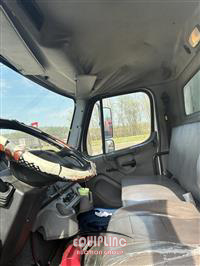 2018 Freightliner M2 4X2 S/A 26FT BOX TRUCK
