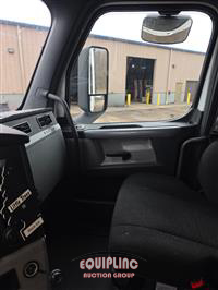 2019 Freightliner CASCADIA 6X4 T/A SLEEPER TRUCK