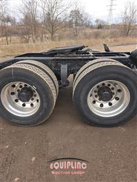 2019 Freightliner CASCADIA 6X4 T/A SLEEPER TRUCK