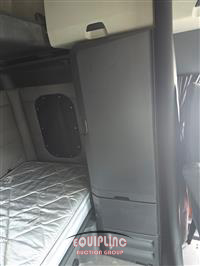 2019 Freightliner CASCADIA 6X4 T/A SLEEPER TRUCK