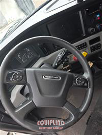 2019 Freightliner CASCADIA 6X4 T/A SLEEPER TRUCK