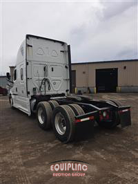 2019 Freightliner CASCADIA 6X4 T/A SLEEPER TRUCK