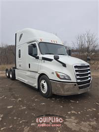 2019 Freightliner CASCADIA 6X4 T/A SLEEPER TRUCK