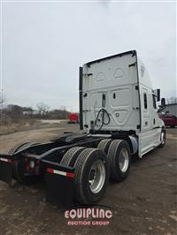 2019 Freightliner CASCADIA 6X4 T/A SLEEPER TRUCK