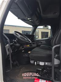 2019 Freightliner CASCADIA 6X4 T/A SLEEPER TRUCK