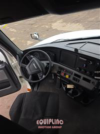 2019 Freightliner CASCADIA 6X4 T/A SLEEPER TRUCK