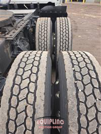 2019 Freightliner CASCADIA 6X4 T/A SLEEPER TRUCK