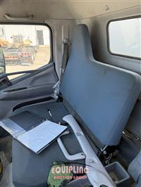 2013 Mitsubishi FE 4X2 S/A BOX TRUCK