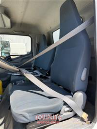 2013 Mitsubishi FE 4X2 S/A BOX TRUCK