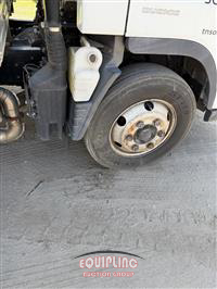 2013 Mitsubishi FE 4X2 S/A BOX TRUCK