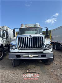 2009 International 7600 6X4 T/A GARBAGE TRUCK