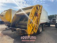 2009 International 7600 6X4 T/A GARBAGE TRUCK