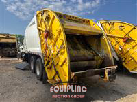 2009 International 7600 6X4 T/A GARBAGE TRUCK