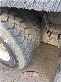 2009 International 7600 6X4 T/A GARBAGE TRUCK