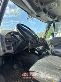 2009 International 7600 6X4 T/A GARBAGE TRUCK